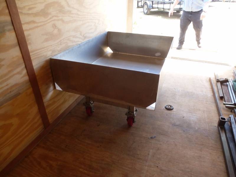 lot 18 image: Aluminum Cart