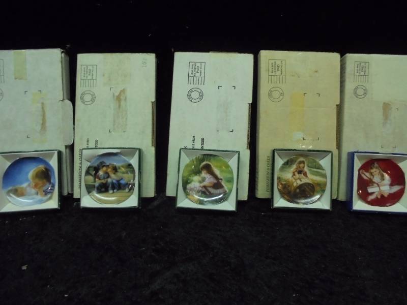Lot - Pemberton & Oaks Mini PlatesHolders