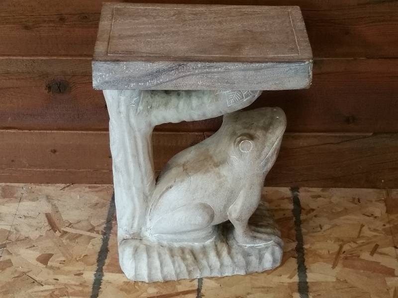 Painted Wood Log Frog Carving Stand