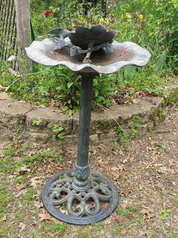 2 Tier Bird Bath With Birds & Cast Iron Base