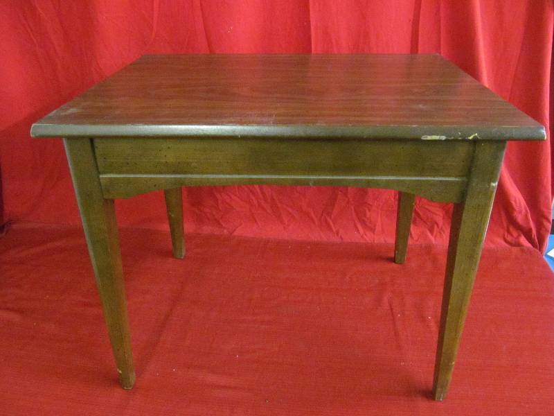 lot 4 image: end table