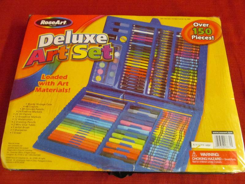 lot 15 image: Rose art set