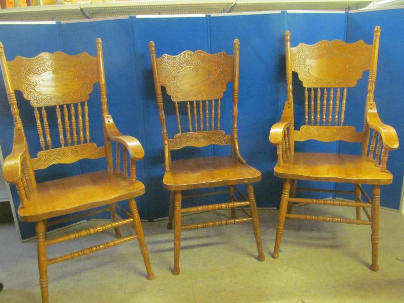 lot 28 image: chairs
