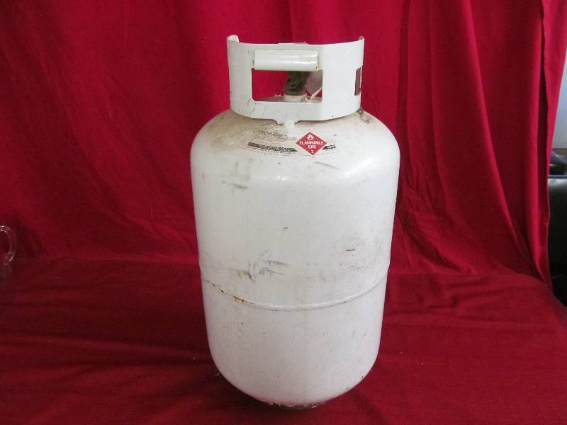 lot 30 image: Propane tank