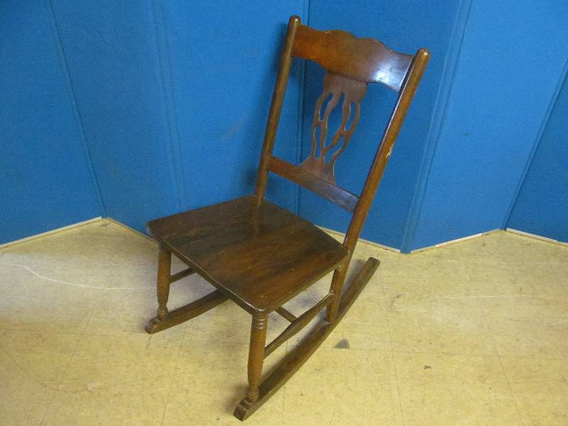 lot 41 image: rocking chair