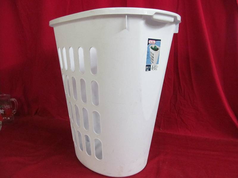 lot 45 image: Sterilite basket