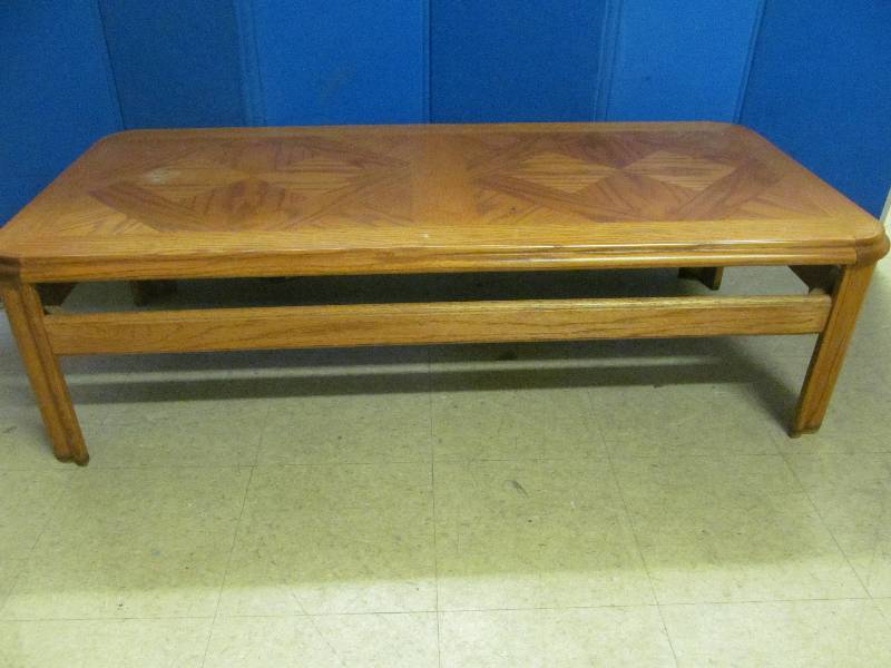 lot 49 image: coffee table