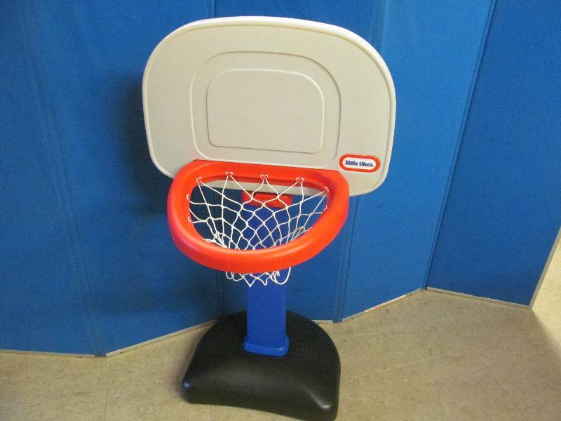 lot 52 image: Little Tikes Basketball hoop