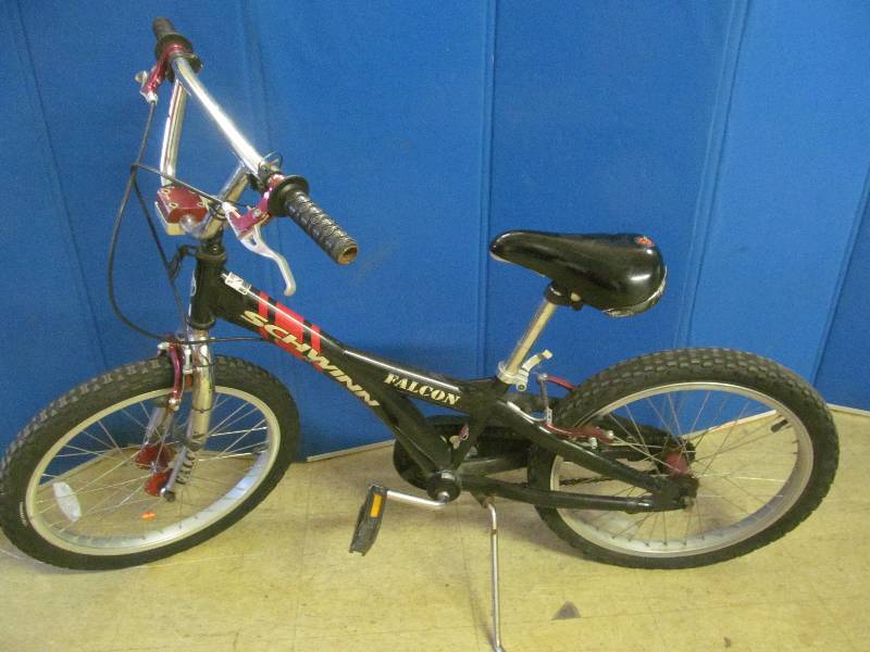 lot 53 image: Schwinn Falcon bike