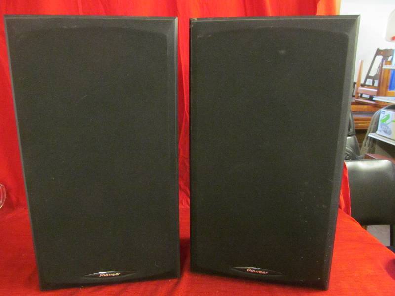 lot 62 image: Pioneer speakers