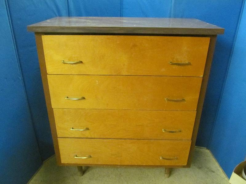 lot 64 image: chest of drawers