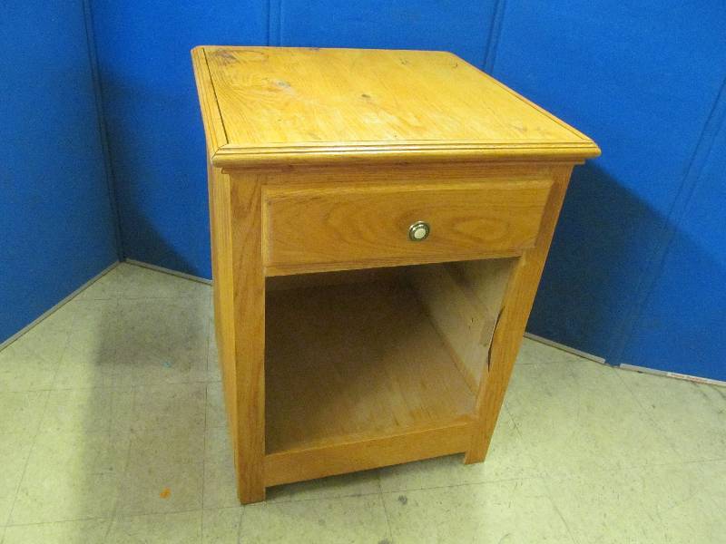 lot 67 image: night stand