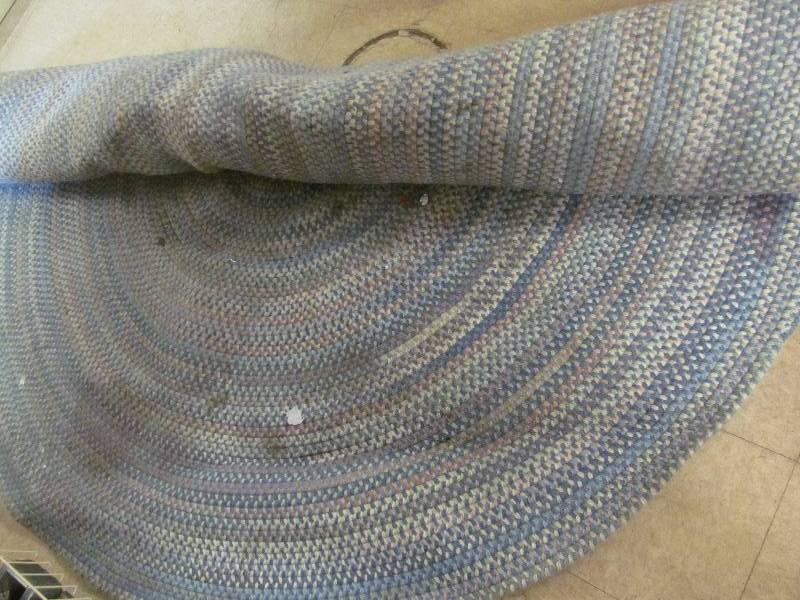 lot 70 image: room rug