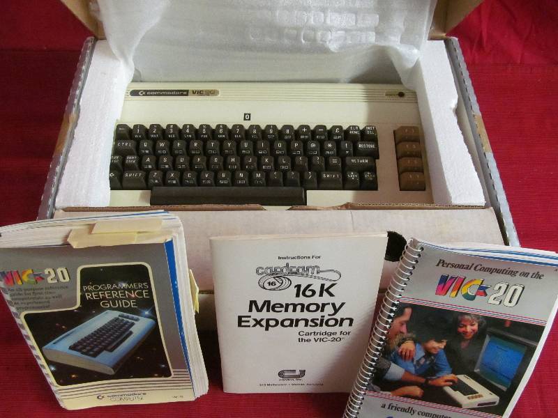 lot 88 image: Commodore Vic-20 computer