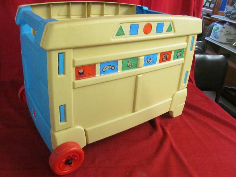 lot 92 image: toy box