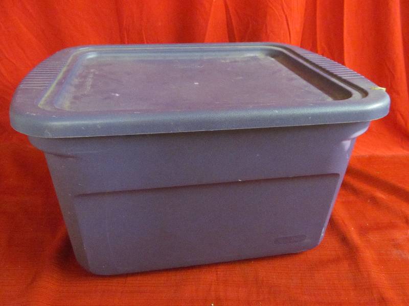 lot 93 image: Sterilite tote