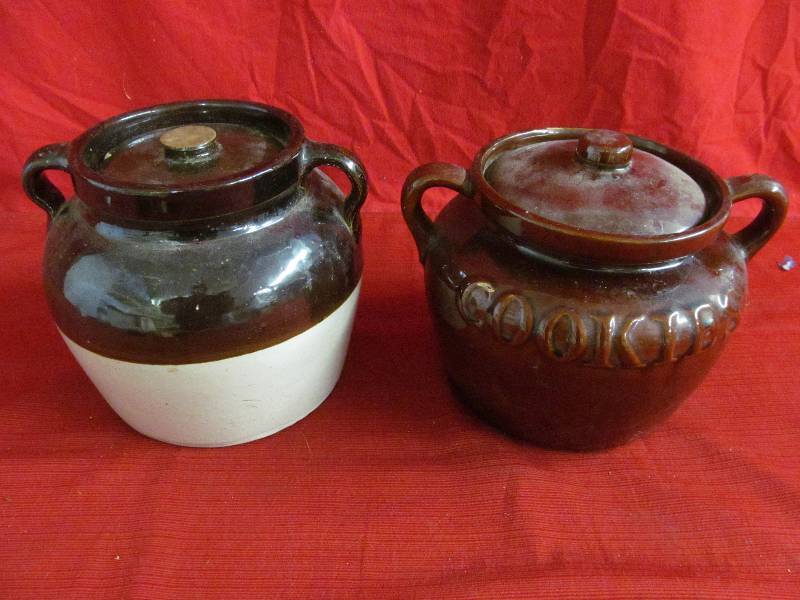 lot 100 image: bean pot, cookie jar