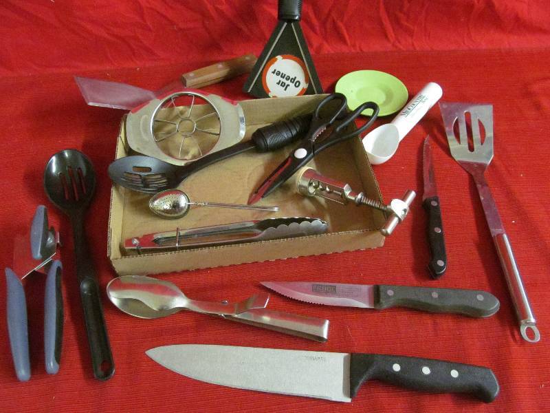 lot 122 image: kitchen utensils