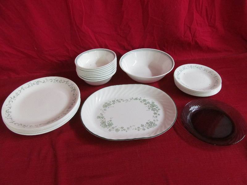 lot 123 image: Corelle dishes