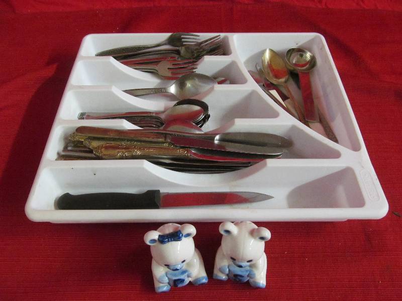 lot 130 image: flatware