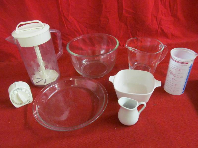 lot 131 image: Fire King ,Pampered Chef dishes