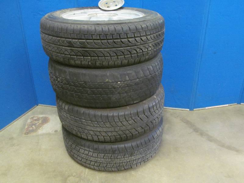 lot 176 image: Tires