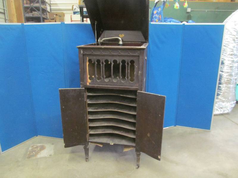 lot 184 image: Vintage Record Player