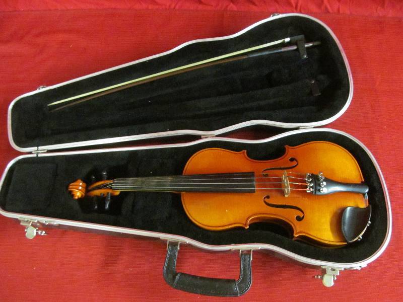 lot 206 image: Violin