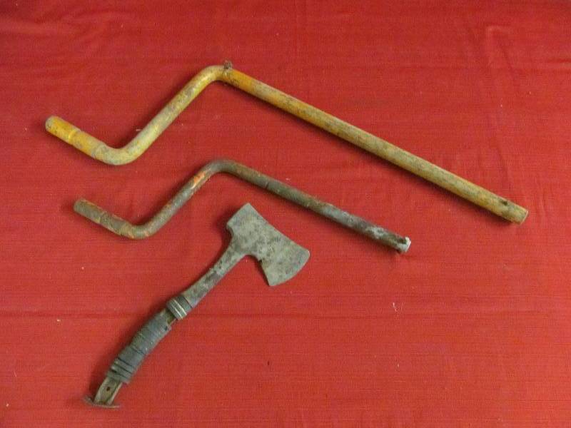 lot 209 image: Tractor Cranks