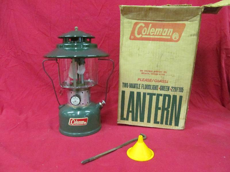 lot 213 image: Coleman Lantern