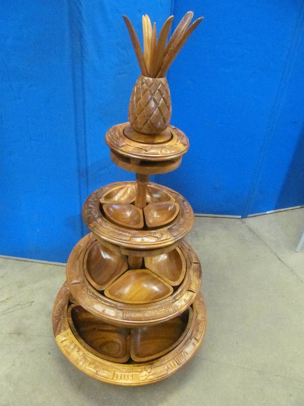 lot 212 image: Wood Tray