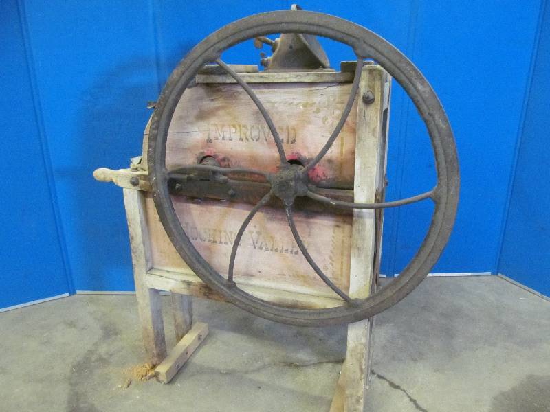lot 224 image: Antique corn Sheller