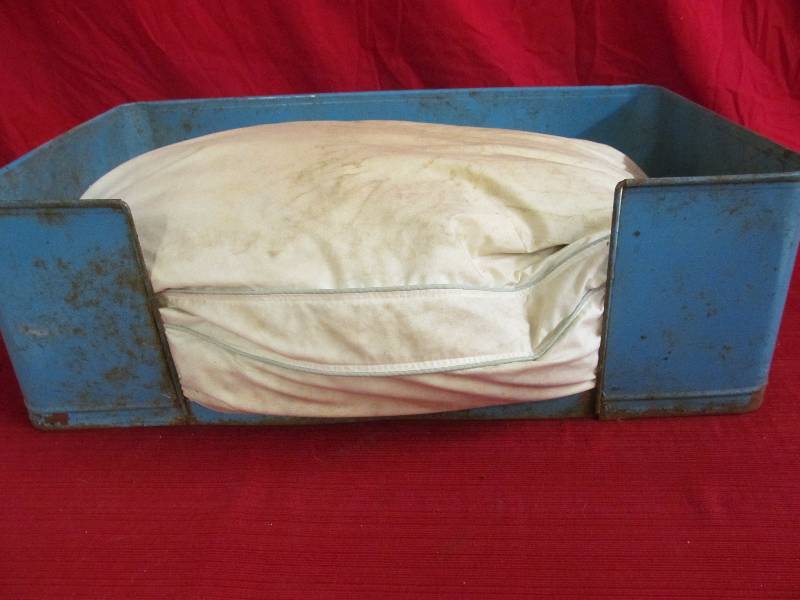 lot 228 image: Dog Bed