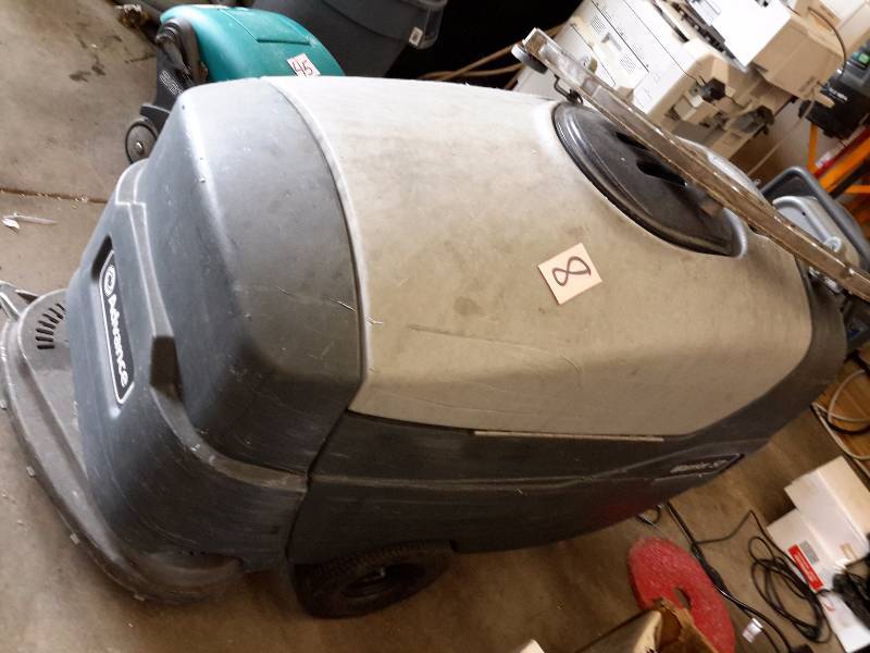 lot 8 image: ADVANCE, Warrior ST.. . Batteries need to be charged. Squeegee needs to be replaced.