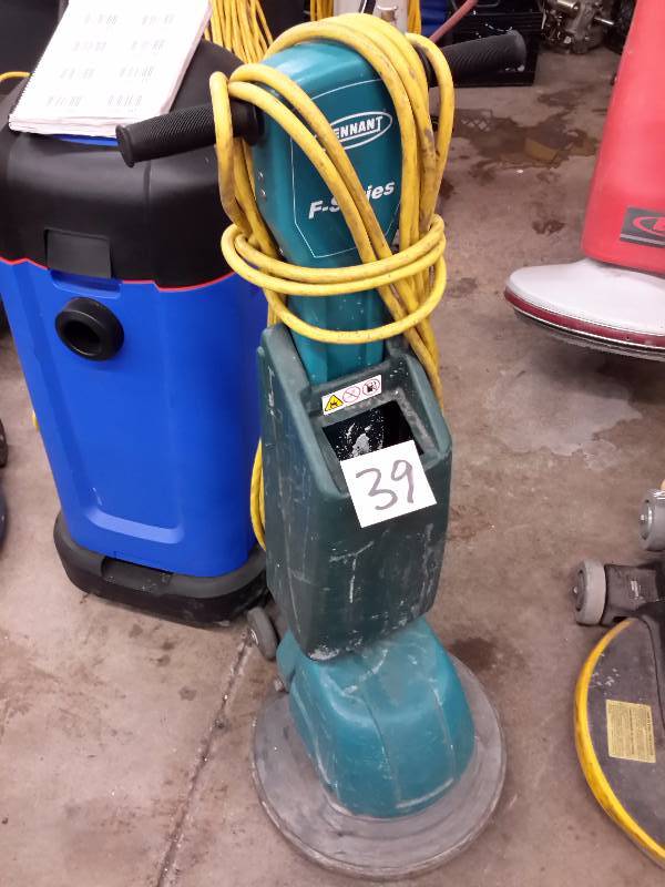 lot 39 image: Tennant, F Series  Model F5 9001808, Swing Machine