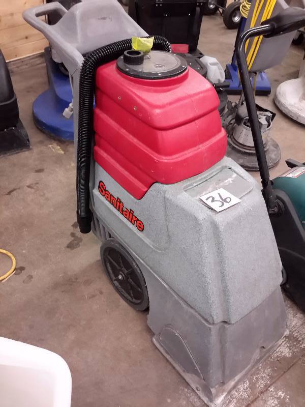 lot 36 image: SANITAIRE Model SC6090 Type A Extractor