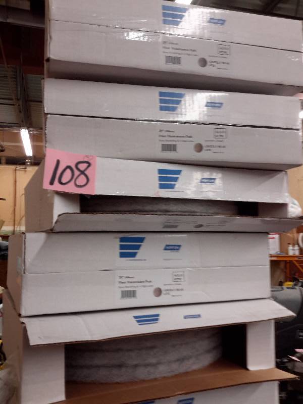 lot 108 image: 5 Cases of 20 in Floor Maintenance Pads.. Grizzley Bear Lite