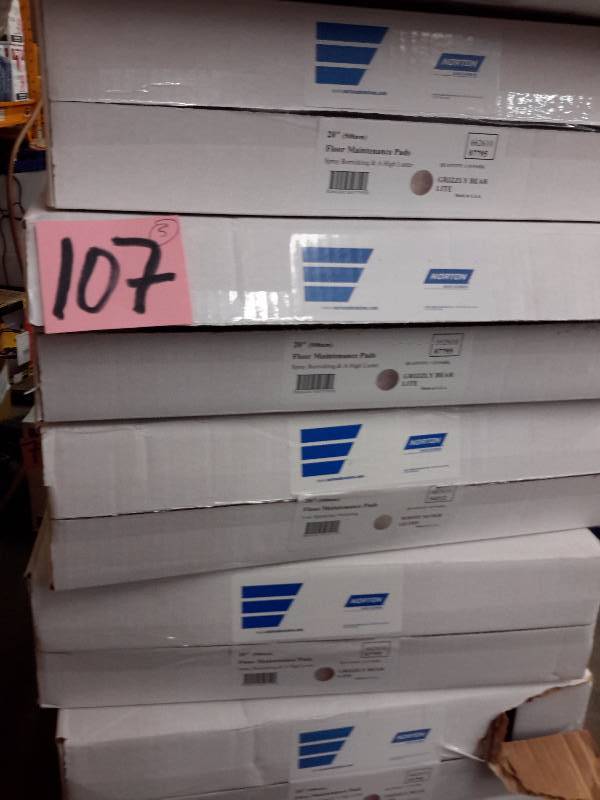 lot 107 image: 5 Cases of 20 in Floor Maintenance Pads.. Grizzley Bear Lite