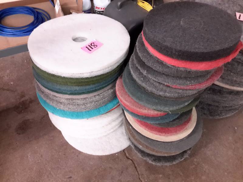 lot 118 image: 46, Replacement Burnishing Discs.. 20in, 17 in, 14in