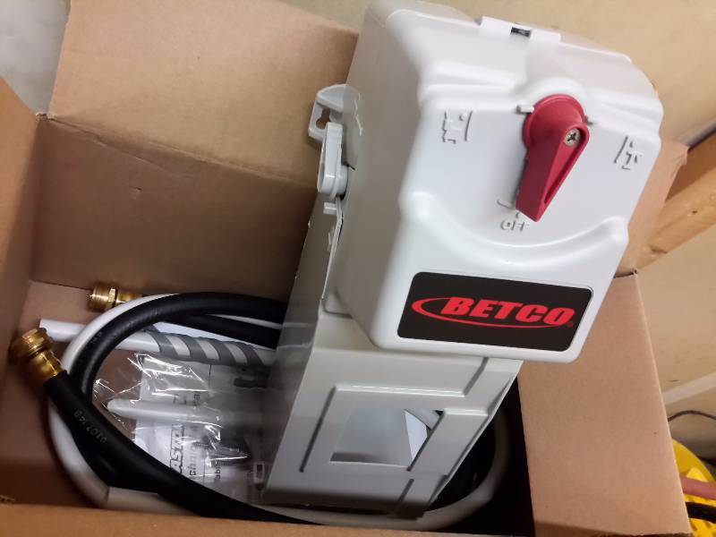 lot 122 image: 2, BETCO Chemical Management Systems.. NEW in Box.