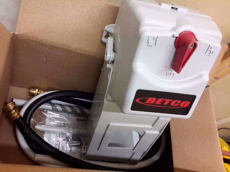 lot 123 image: 2, BETCO Chemical Management Systems.. NEW in Box.