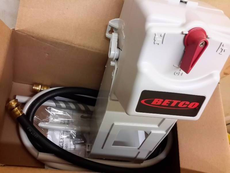 lot 121 image: 2, BETCO Chemical Management Systems.. NEW in Box.