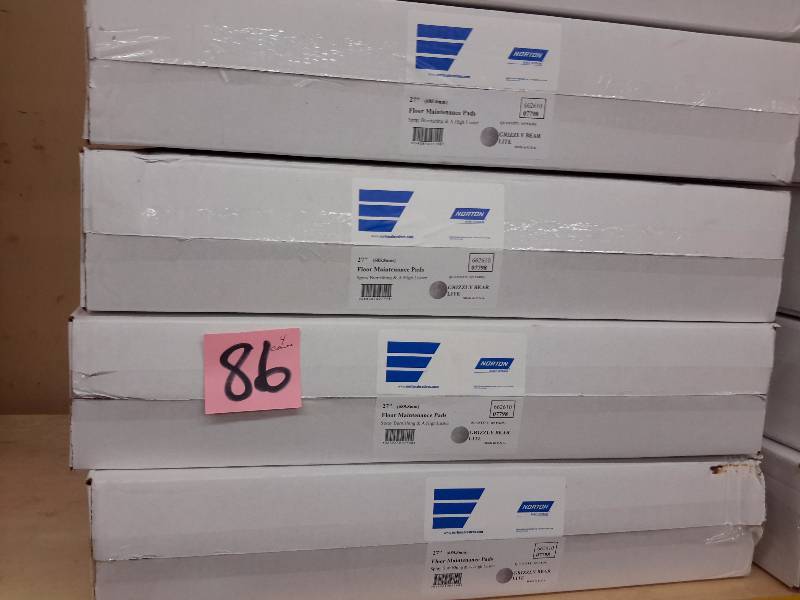 lot 86 image: 4 Cases Norton Grizzley Bear Lite, 27 in Floor Maintenance Pads