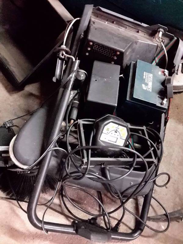 lot 160 image: 2 Floor Sweepers for parts