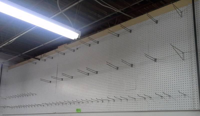 lot 177 image: Peg Board