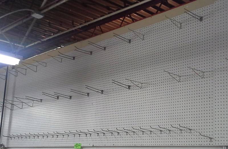 lot 176 image: Peg Board