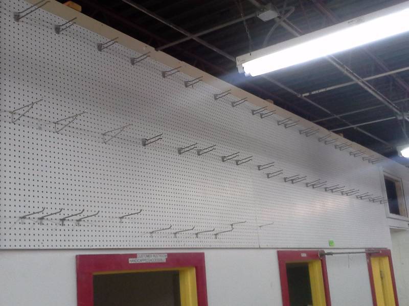 lot 175 image: Peg Board