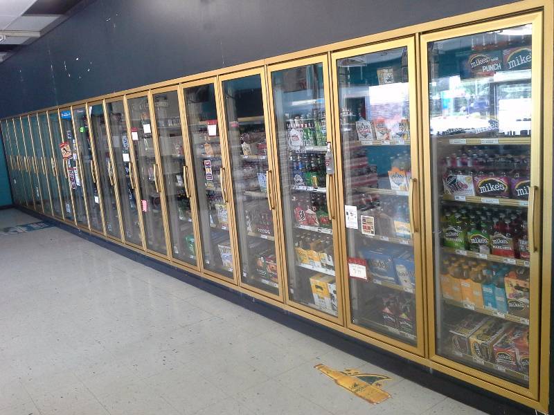 lot 3 image: Walk-In Cooler