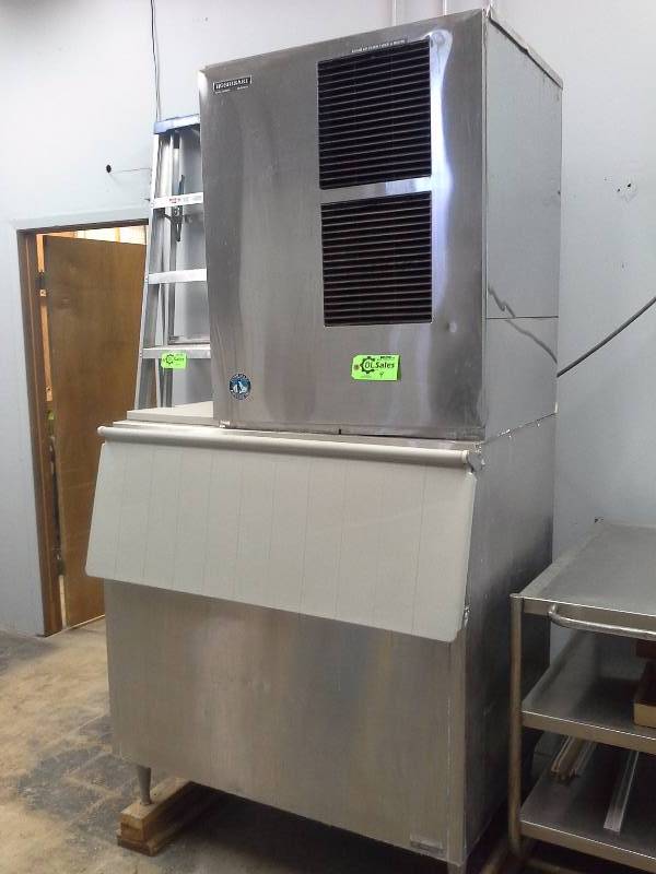 lot 4 image: Ice Maker