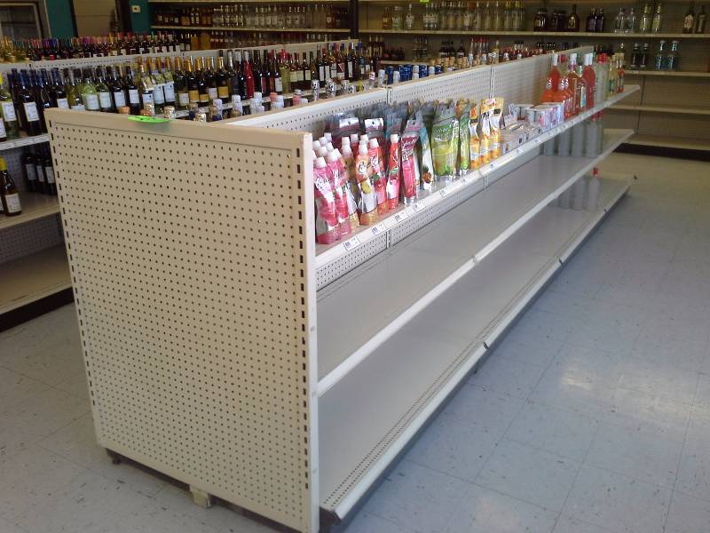 lot 303 image: Retail Display Shelves